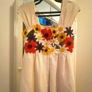 Vintage top w/ beautiful cut out flowers